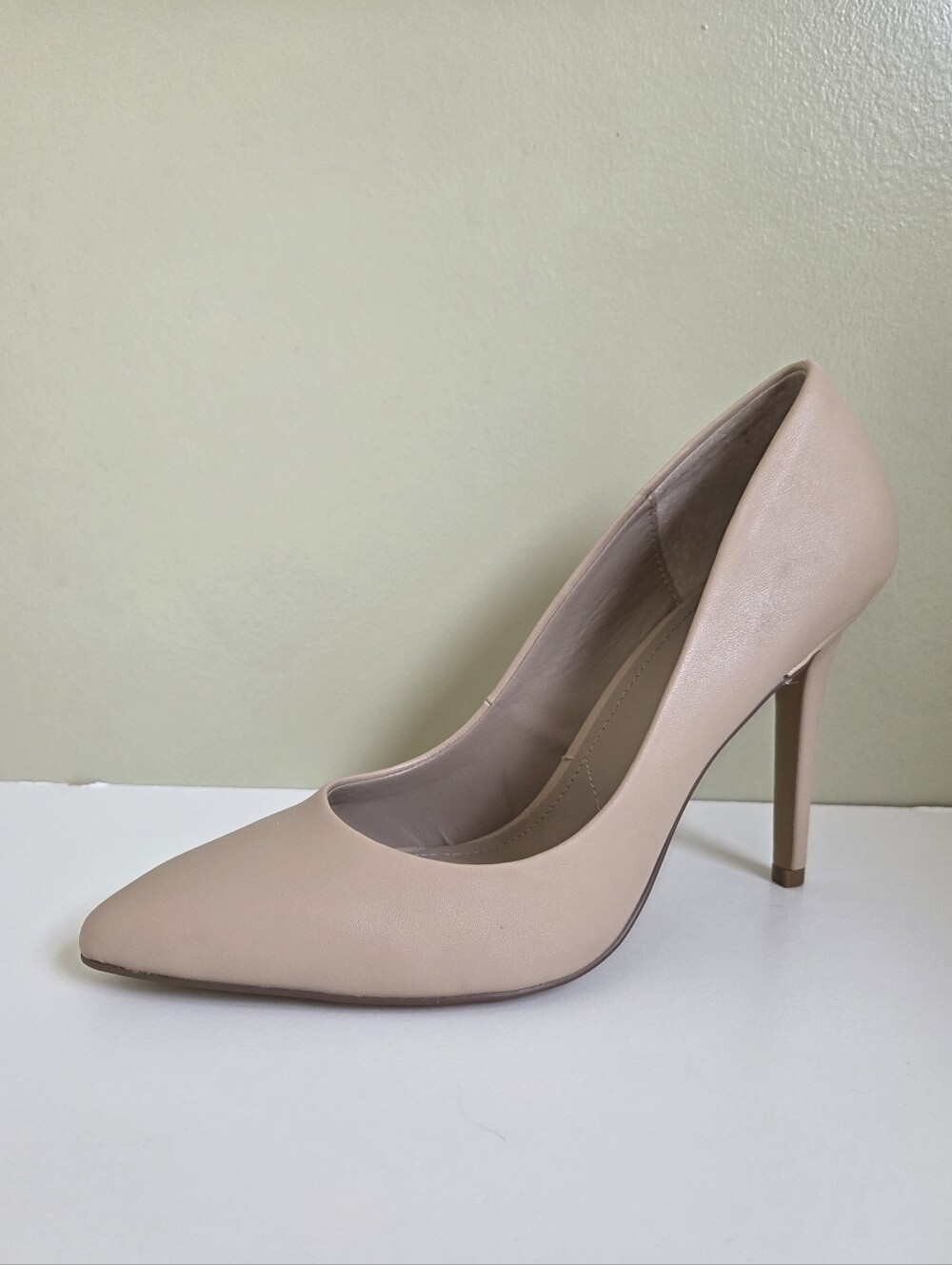 Charles By Charles David Pact Classic Nude Pointed-Toe Stiletto Pump Size 8.5